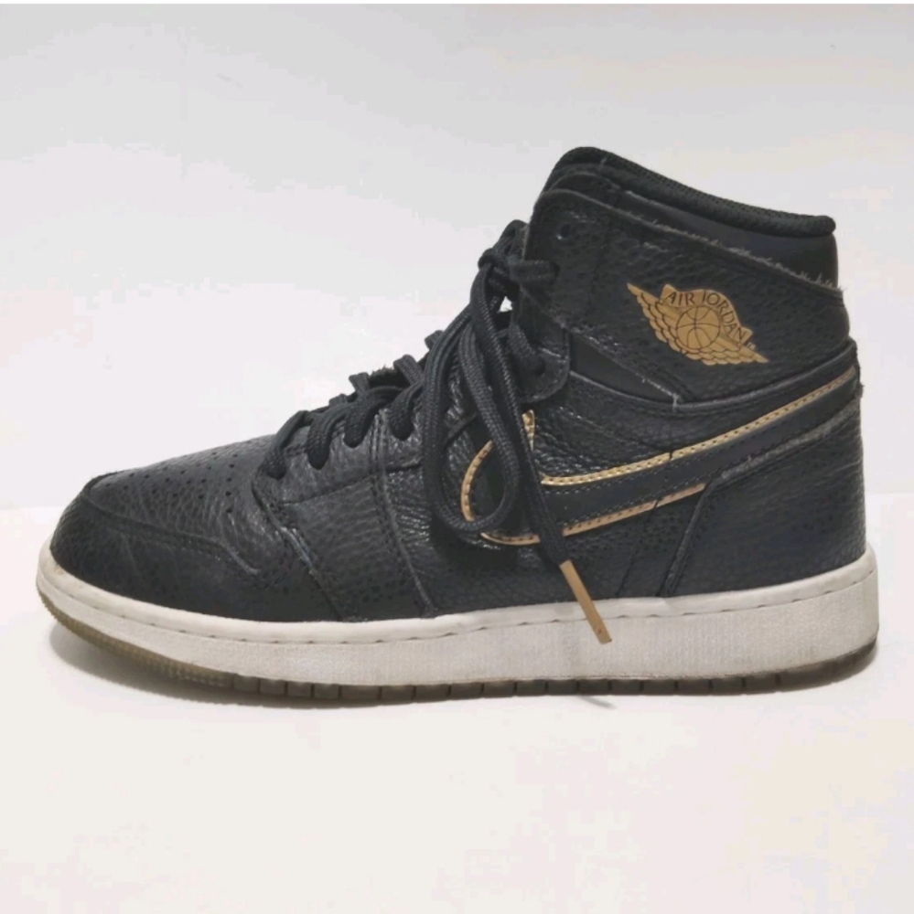 Nike Air Jordan 1 Retro High OG Kids Shoes Size 5Y